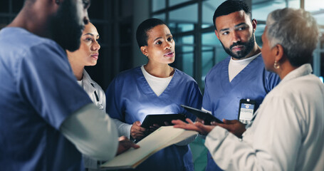 Doctor, team and tablet at night with planning medical, healthcare and clinic surgery. Hospital team, employee conversation and planning with research and results information for collaboration © peopleimages.com