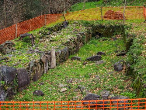 Section of the great wall of the Croas de Salcedo hill fort (7th-5th centuries BC). Galicia, Spain.