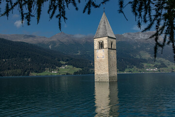 Südtirol, Kirchturmspitze im Reschensee