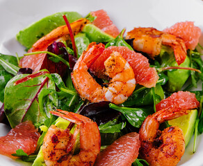 Healthy fresh salad with shrimps, chicken, avocado and grapefruit