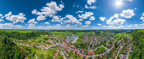 Die Marktgemeinde Ronsberg im Landkreis Ostallgäu von oben, 360 Grad Rundblick