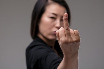 Resilient Japanese woman shows strong disdain for scams making m