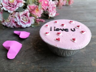 Pink cake i love u valentines and paper heart