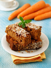 Sponge cake of carrots and nuts.
