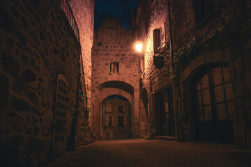 Fototapeta premium Le petit village touristique de Montpeyroux en Auvergne en France