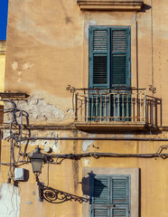 Street view in Trapani. - 736043766