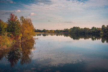 Fototapeta na wymiar Autumn landscape on river