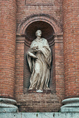 Fototapeta premium Statue on the church in Siena, Italy