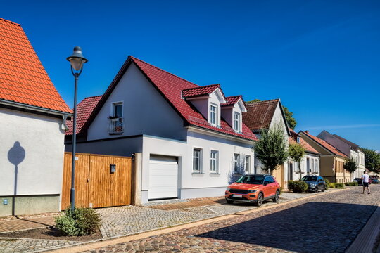 pritzerbe, deutschland - sanierte h&auml;user in der altstadt