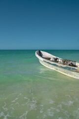 Fototapeta premium boat on the beach