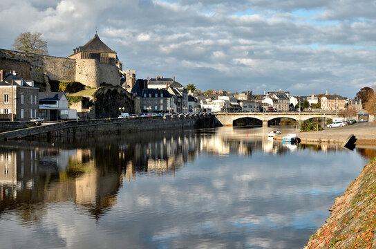Mayenne river in the town of the same name with the castle ramparts, commune in the Mayenne department in north-western France