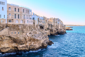 view of the walls of the city of Polignano a Mare, located on a slope on the Adriatic Sea
widok na...