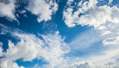 Obraz premium blue sky background with clouds