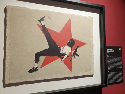 Artwork „Football terrorist“ by Banksy in the exhibition „The Mystery of Banksy – A Genius Mind“ at the Technikum Mülheim-Ruhr on 18 November 2022