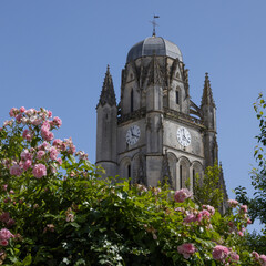 Cathédrale Saint-Pierre à Saintes en France