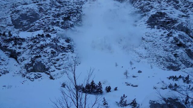 A winter avalanche cascades down the mountains of Tamar Valley, Slovenia, showcasing the raw power of nature.
