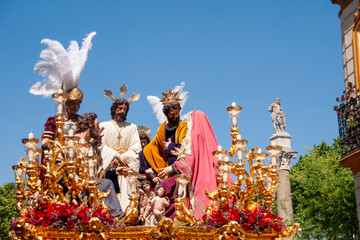 paso de misterio de la hermandad del Carmen doloroso, semana santa en Sevilla	