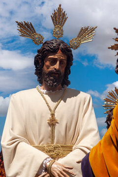 paso de misterio de la hermandad del Carmen doloroso, semana santa en Sevilla	