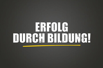 Erfolg durch Bildung. Eine schwarze Tafel mit weissem Text. Illustration mit Grunge Textstil.