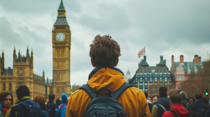 Tourist admiring the iconic Big Ben in London, ideal for travel blogs and promotional tourism content - obrazy, fototapety, plakaty