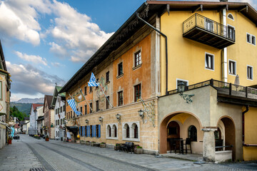 Fototapeta na wymiar Historic buildings at the old town of Garmisch-Partenkirchen