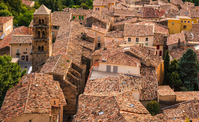 Moustiers-Sainte-Marie panoramic view of medieval village, Alpes-de-haute-Provence, France. - 736602949