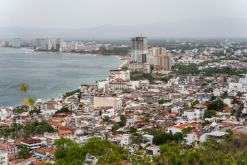 Obraz premium Scenic view over Puerto Vallarta in Mexico from lookout