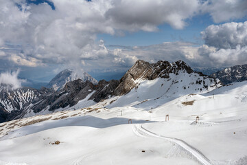 Fototapeta na wymiar View from the Zugspitze in Bavarian Alps