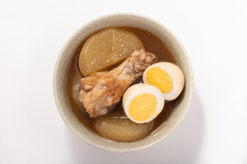 鶏手羽元と大根と卵の煮物