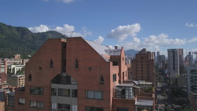 Panoramic photo of the city of Bogot&aacute;, with many buildings in the north of the city, large building of Bogot&aacute;, and its terraces.