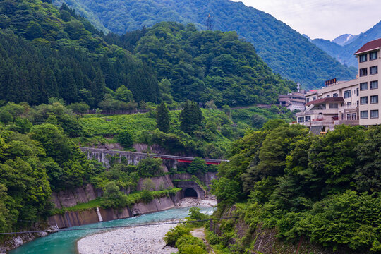 日本の風景　夏の黒部峡谷	

