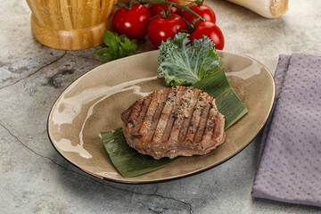 Grilled tuna medallion in the plate