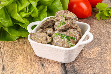 Chicken liver with cream sauce