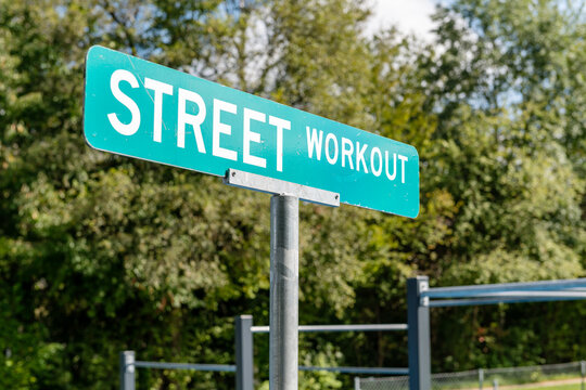 Grünes Street Workout Hinweisschild