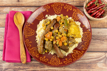 assiette de couscous, trois viandes, en gros plan