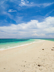 Fototapeta na wymiar Ocean waves on shoreline. Sandbank in Camiguin Island. Philippines.