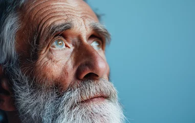 Fotobehang Retrato, primer plano de ancianos como imagen de la soledad de las personas mayores en la sociedad actual © VicPhoto
