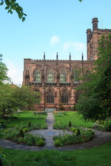 Obraz premium A Serene Morning at Chester Cathedral’s Garden