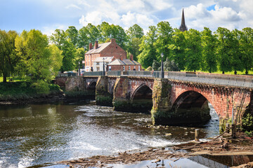 Fototapeta premium Sunny Day at Chester’s Historic Bridge Gate and Old Dee Bridge