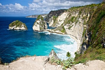 Landscape of a beautiful view to perfect sandy beach in Nusa Penida, Indonesia