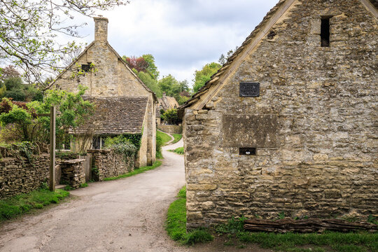 A Quiet Afternoon in Bibury, Cotswolds’ Historic Beauty