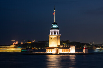 Obraz premium New Maidens Tower (Yeni Kiz Kulesi)in the Golden Hours Photo, Uskudar Istanbul, Turkiye (Turkey)