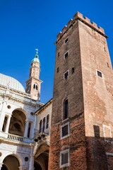 vicenza, italien - palazzo della ragione, torre bissara und torre del girone