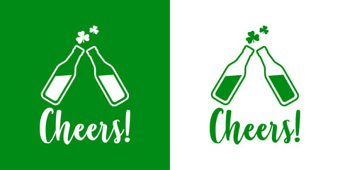 Día de San Patricio. Logo con palabra Cheers en texto manuscrito con silueta de brindis de 2 botellas de cerveza con treboles para felicitaciones y tarjetas - obrazy, fototapety, plakaty