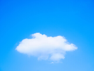 Fototapeta premium Fluffy cloud on clear blue sky