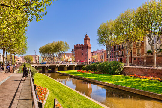 La Basse, a tributary of the Tet, which crosses the French city of Perpignan, Languedoc-Roussillon,  and the Porte du Notre Dame.