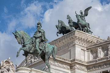 Reiterstatue von Viktor Emanuel II. mit Quadriga im Hintergrund, Nationaldenkmal, Rom, Italien