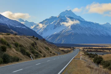 Crédence de cuisine en verre imprimé Aoraki/Mount Cook The road to Mount Cook, New Zealand's tallest and most famous mountain