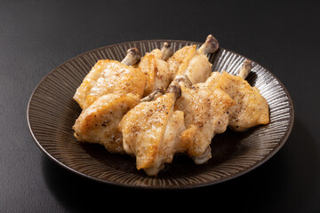 骨付きチキンの塩焼き（手羽先の下処理済み）