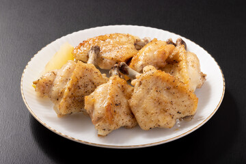 骨付きチキンの塩焼き（手羽先の下処理済み）